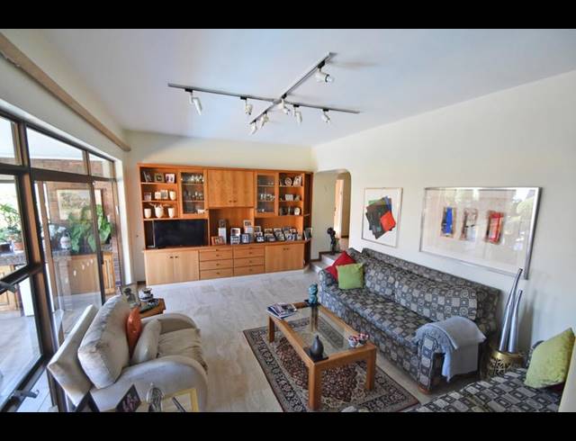 5 BEDROOM TOWNHOUSE FOR SALE IN LINKSFIELD